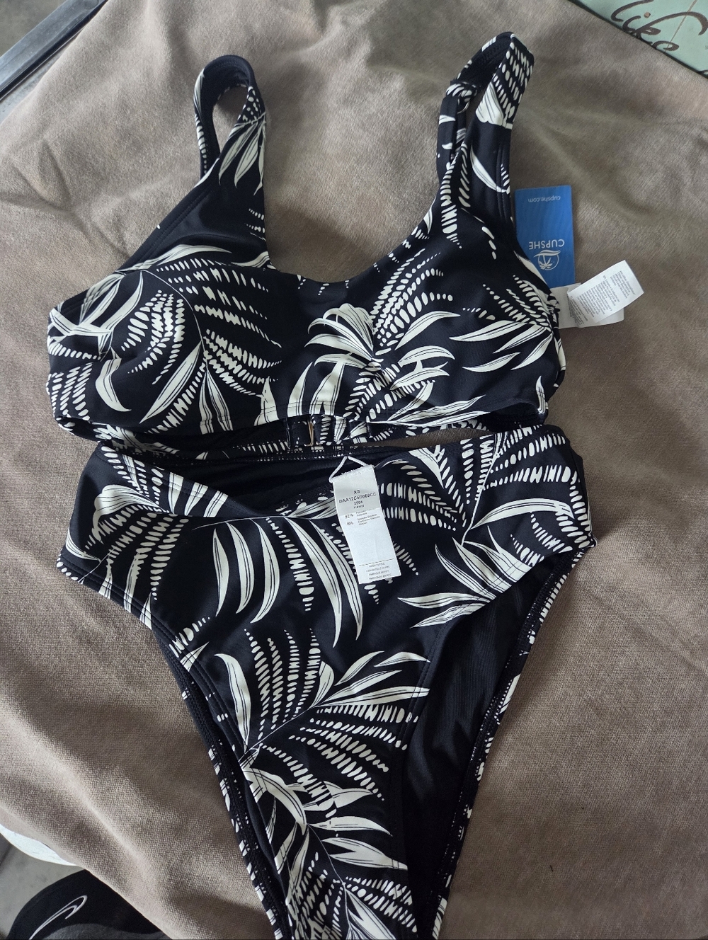 Cupshe Black & White Tropical Print Two-Piece Swim Set xs